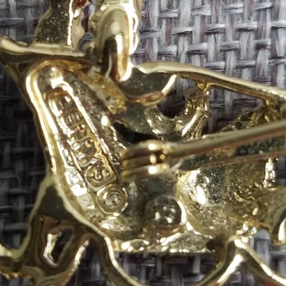 Vintage Gerrys Horse Sleigh Holiday Brooch